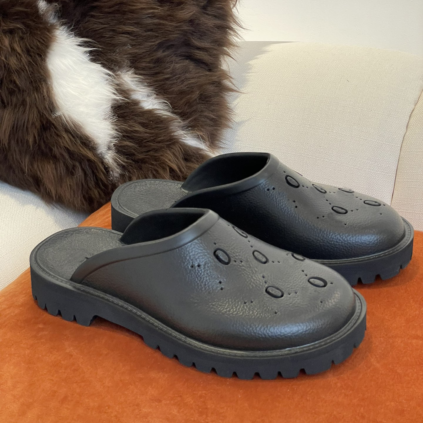 2022 Designer Slip On Sandals Trends Platform Perforated Holes Soft Rubber Eva Slides Fashion thick bottom Men Women Summer Sliders Beach Shoes, 3-ochre
2022 Designer Slip On Sandals Trends Platform Perforated Holes Soft Rubber Eva Slides Fashion thick bottom Men Women Summer Sliders Beach Shoes, 3-ochre
