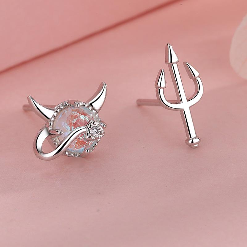LISM 925 Sterling Silver Small Devil Earrings Female Cute Simple Moonstone Asymmetrical Earrings Wedding Jewelry Gifts
LISM 925 Sterling Silver Small Devil Earrings Female Cute Simple Moonstone Asymmetrical Earrings Wedding Jewelry Gifts