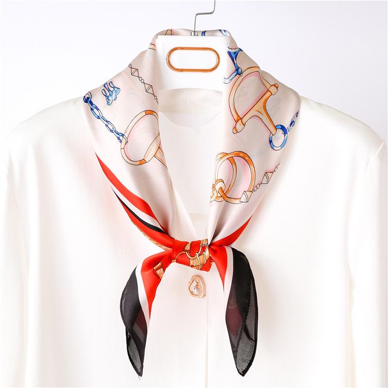2021 Time-limited New Winter Hijab Style Chain 70 Small Square Imitated Silk Lady Stewardess Korean Version With Leopard Print
2021 Time-limited New Winter Hijab Style Chain 70 Small Square Imitated Silk Lady Stewardess Korean Version With Leopard Print