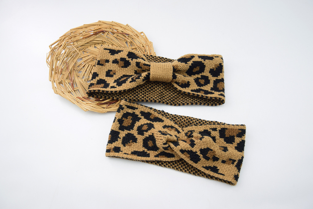 Leopard-print Knitted Hair Band Retro Elastic Parent-child Head Band South Korea Warm Tie Knot Wide Edge Cross Hairband
Leopard-print Knitted Hair Band Retro Elastic Parent-child Head Band South Korea Warm Tie Knot Wide Edge Cross Hairband