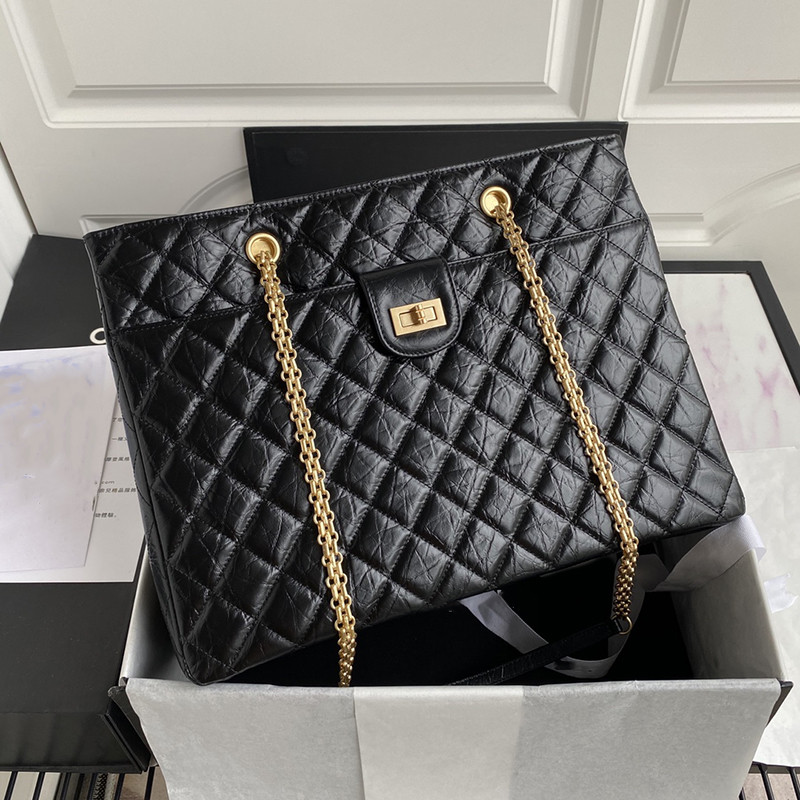 Our counter offers the latest style of rhomboid leather AS6611 Portable shopping bag Leather super soft simple Low-key but luxurious
Our counter offers the latest style of rhomboid leather AS6611 Portable shopping bag Leather super soft simple Low-key but luxurious