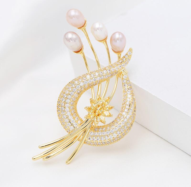 

High-end natural freshwater pearl brooch female fashion coat pin decoration creative wild corsage elegant temperament with accessories