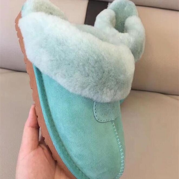 2020 Winter Unisex Classic Design Warm Flat Slippers Sheepskin Snow Boots Fur Short Women Boots Keep Plush Shoes Y1202, Black
2020 Winter Unisex Classic Design Warm Flat Slippers Sheepskin Snow Boots Fur Short Women Boots Keep Plush Shoes Y1202, Black