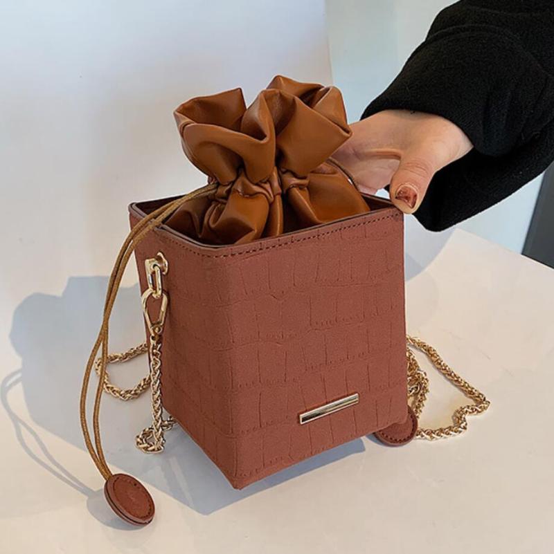 Crocodile Pattern Mini Crossbody Bag 2021 New Quality Matte PU Leather Women's Designer Handbag Chain Shoulder Bucket Bag, Black
Crocodile Pattern Mini Crossbody Bag 2021 New Quality Matte PU Leather Women's Designer Handbag Chain Shoulder Bucket Bag, Black