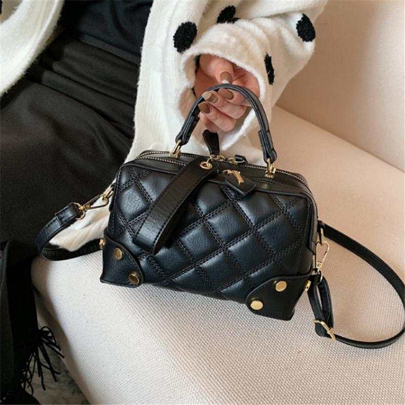 High Sense Of Explosion Handbags 2021 New Trendy Fashion All-match Messenger Bag Portable Small Square Bag, Black
High Sense Of Explosion Handbags 2021 New Trendy Fashion All-match Messenger Bag Portable Small Square Bag, Black