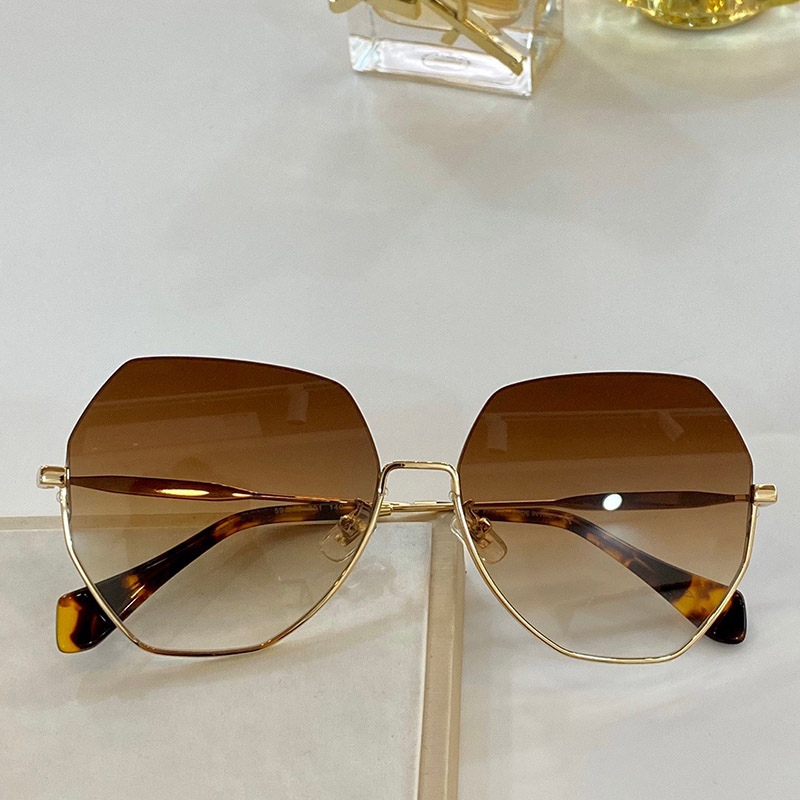 017 New Fashion Sunglasses With UV Protection for Women Vintage diamond Half Frame popular Top Quality Come With Case classic sunglasses
017 New Fashion Sunglasses With UV Protection for Women Vintage diamond Half Frame popular Top Quality Come With Case classic sunglasses