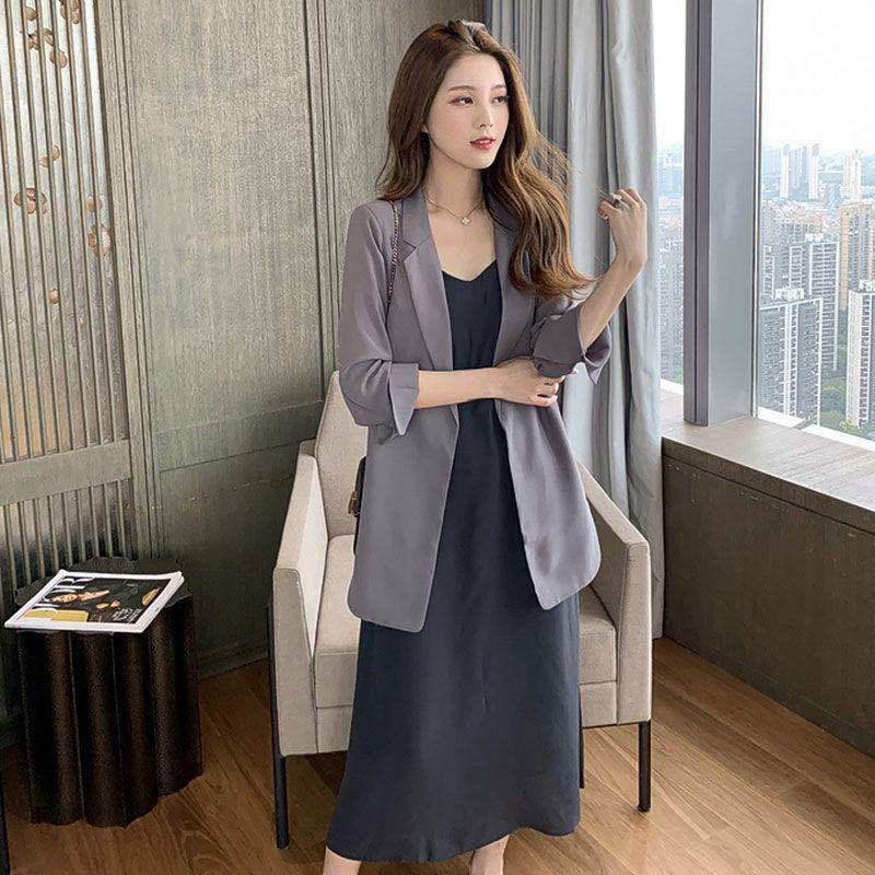 2021 New Unique/suit Size Large Small Dress Tender Fragrance Feminine Spring Show Thin Skirt with Suspend Suit of Two Pieces WISV, Grey blazer.
2021 New Unique/suit Size Large Small Dress Tender Fragrance Feminine Spring Show Thin Skirt with Suspend Suit of Two Pieces WISV, Grey blazer.