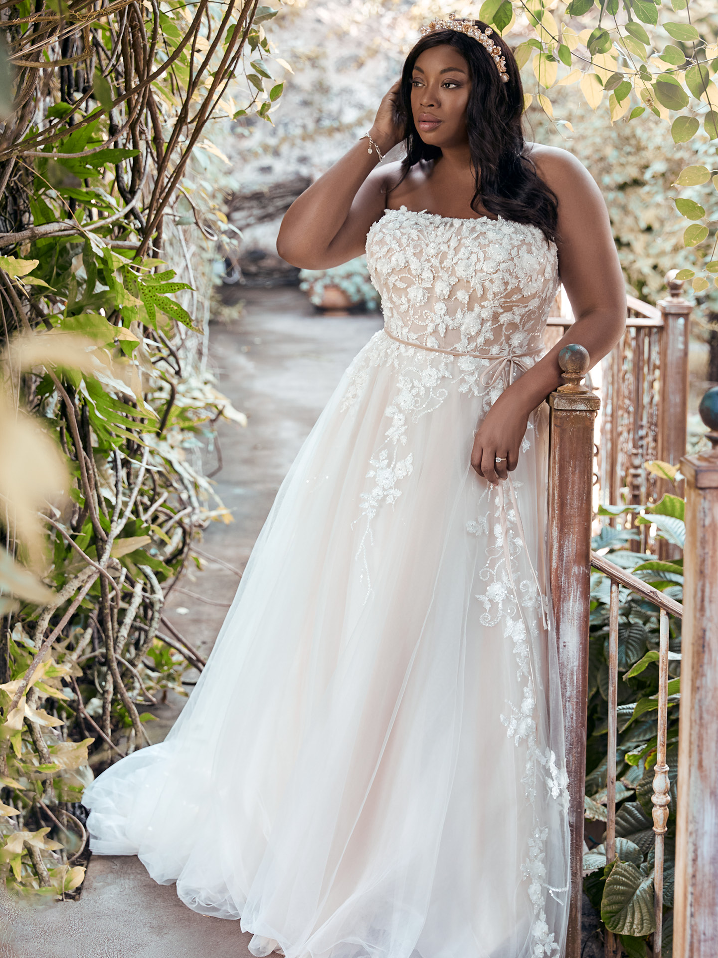 Size Amazing Plus Lace Wedding Dresses Strapless Neck A Line Beaded Bridal Gowns Sweep Train Tulle Robe De Marie