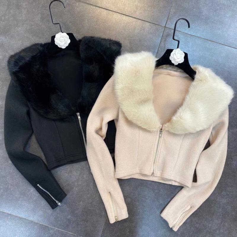 DEAT 2020 Winter Women New Fashion Imitation Fur Collar Lapel Long Sleeve Zipper Decoration Knitting Cardigan Sweater RD636, Black
DEAT 2020 Winter Women New Fashion Imitation Fur Collar Lapel Long Sleeve Zipper Decoration Knitting Cardigan Sweater RD636, Black