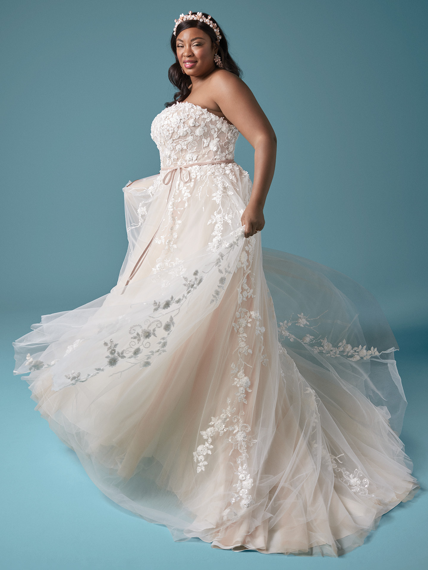 Size Amazing Plus Lace Wedding Dresses Strapless Neck A Line Beaded Bridal Gowns Sweep Train Tulle Robe De Marie