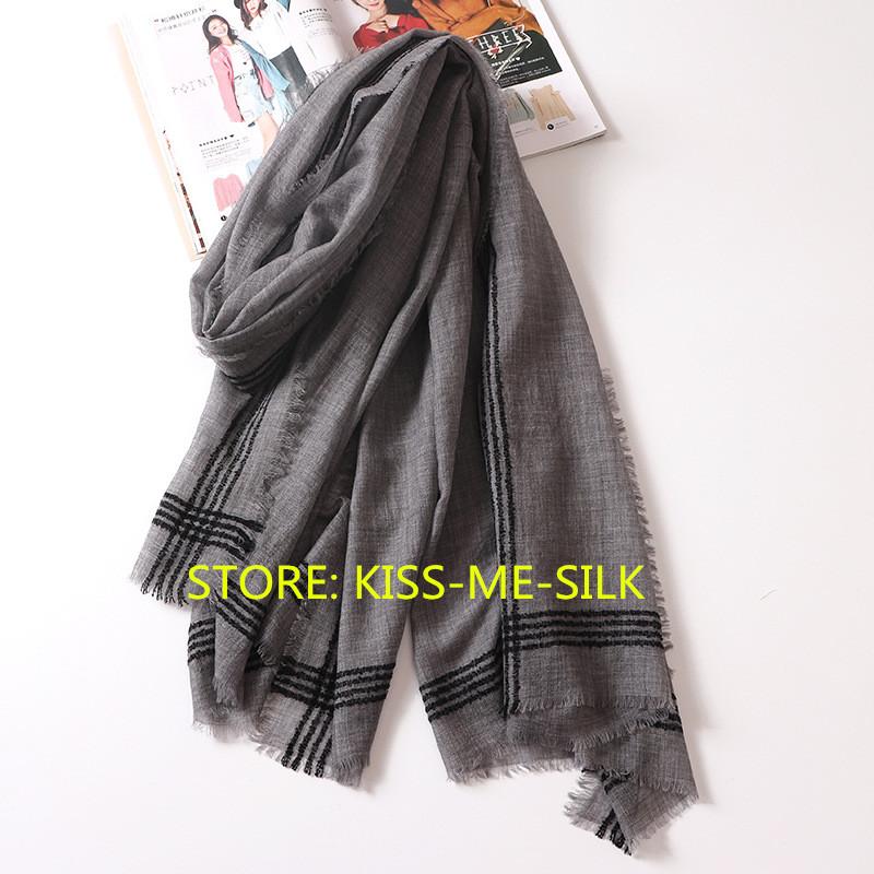 KMS The new high-end gray plaid pure wool scarf lengthened ultra-thin cashmere scarves 95*200CM/85G
KMS The new high-end gray plaid pure wool scarf lengthened ultra-thin cashmere scarves 95*200CM/85G