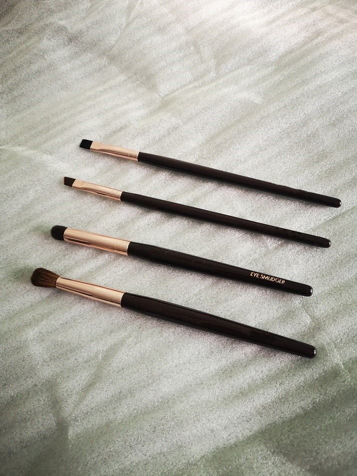 Cha-T Makeup Brush Collection Kit in 8 Pieces Boxed Face Complexion Sculpting Powder Brushes Eye Cosmetics Shadow Blending Liner Brush Set Lip Make Up