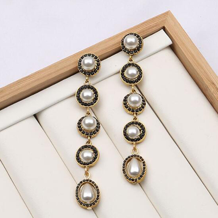 Wholesale 18K Gold Plated Letters Stud Copper Dangle Earrings Women Tassel Rhinestone Pearl Earring Wedding Party Jewerlry Accessories
Wholesale 18K Gold Plated Letters Stud Copper Dangle Earrings Women Tassel Rhinestone Pearl Earring Wedding Party Jewerlry Accessories