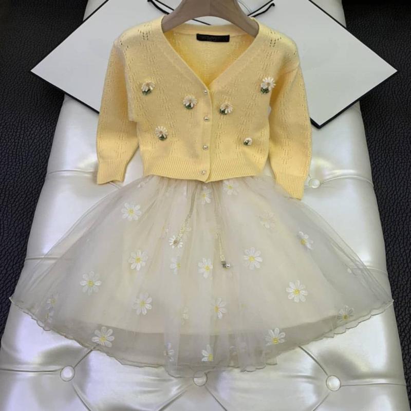7150 Top brand children's autumn and winter suit half skirt yellow cardigan Coat White Lace Skirt girls' performance dress 2-8 y, Black
7150 Top brand children's autumn and winter suit half skirt yellow cardigan Coat White Lace Skirt girls' performance dress 2-8 y, Black