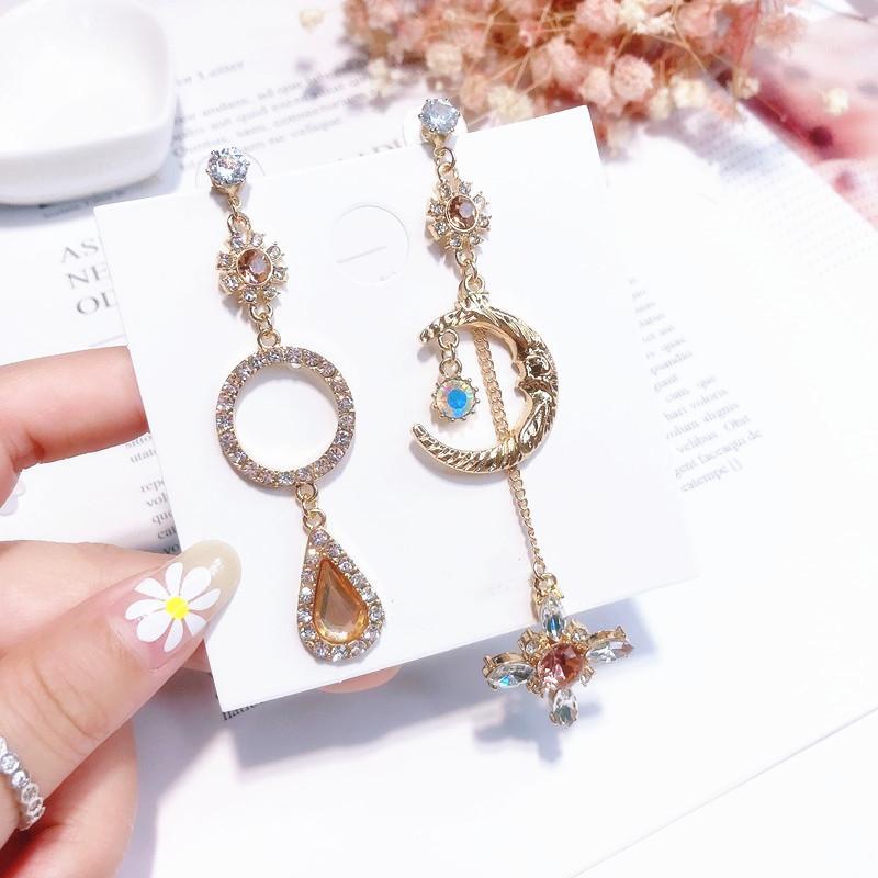 Dominated 2020 Fashion Creative Asymmetric Long Moon Crystal Drop earrings Women exaggerated metal geometry circular earrings1
Dominated 2020 Fashion Creative Asymmetric Long Moon Crystal Drop earrings Women exaggerated metal geometry circular earrings1