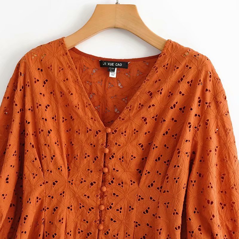 2019 women vintage v neck hollow out embroidery casual blouse shirts women three quarter sleeve buckles blusas chic tops T200321
