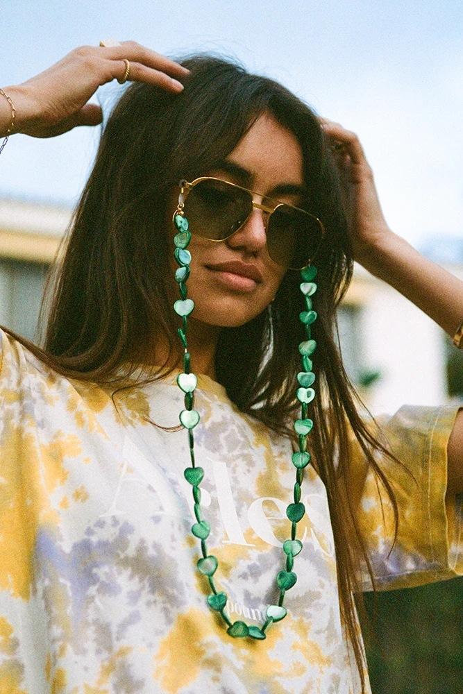 1pc Sunnycords Famous Designer Green Heart Crystal Shell Eyeglasses Sunglasses Holder Chain Strap Eye Glasses Cord Accessories 
1pc Sunnycords Famous Designer Green Heart Crystal Shell Eyeglasses Sunglasses Holder Chain Strap Eye Glasses Cord Accessories