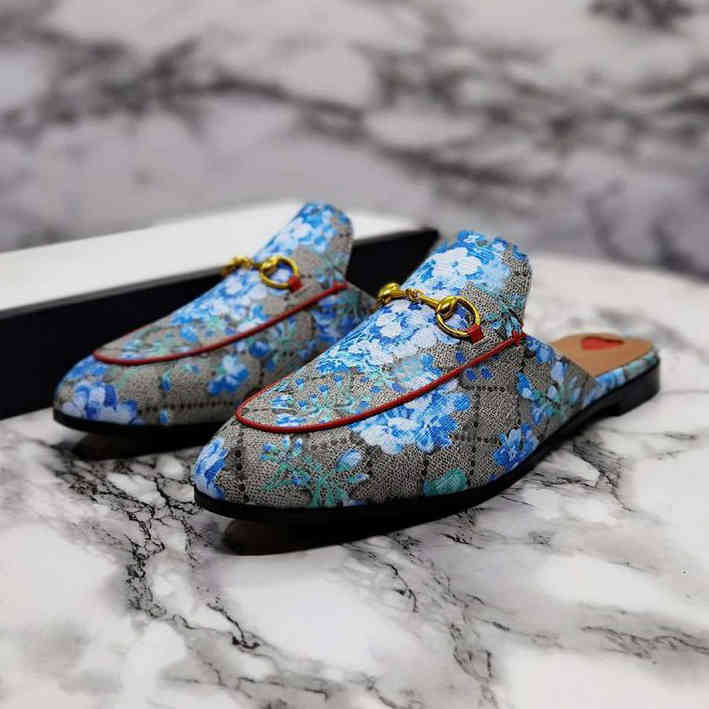 Slippers 100% Leather men slippers soft cowhide Lazy women shoes Metal buckle beach Mules Princetown Classic lady with box CLV9, 2# shoe box
Slippers 100% Leather men slippers soft cowhide Lazy women shoes Metal buckle beach Mules Princetown Classic lady with box CLV9, 2# shoe box