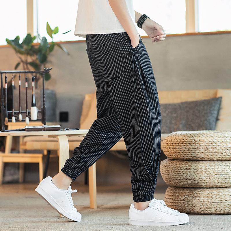 Black White Striped Men Harem Pants 2021 New Fashion Man Casual Loose Pants Cotton Linen Male Trousers 5XL
Black White Striped Men Harem Pants 2021 New Fashion Man Casual Loose Pants Cotton Linen Male Trousers 5XL