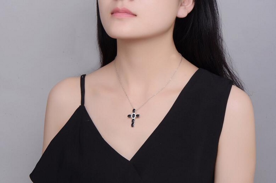 Hip Hop Vintage Jewelry Cross Pendant White Gold Fill Oval Cut Sapphire CZ Dia Christian Jesus Women Wedding Clavicle Necklace Gift