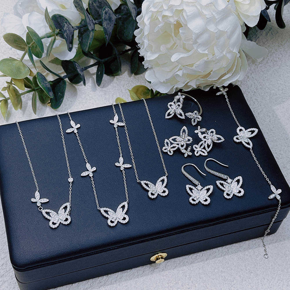 Fashion Sweetness S925 Silver Butterfly Necklace Women Elegant Temperament Moissanite Shining Popular Brand Jewelry Luxurious
Fashion Sweetness S925 Silver Butterfly Necklace Women Elegant Temperament Moissanite Shining Popular Brand Jewelry Luxurious