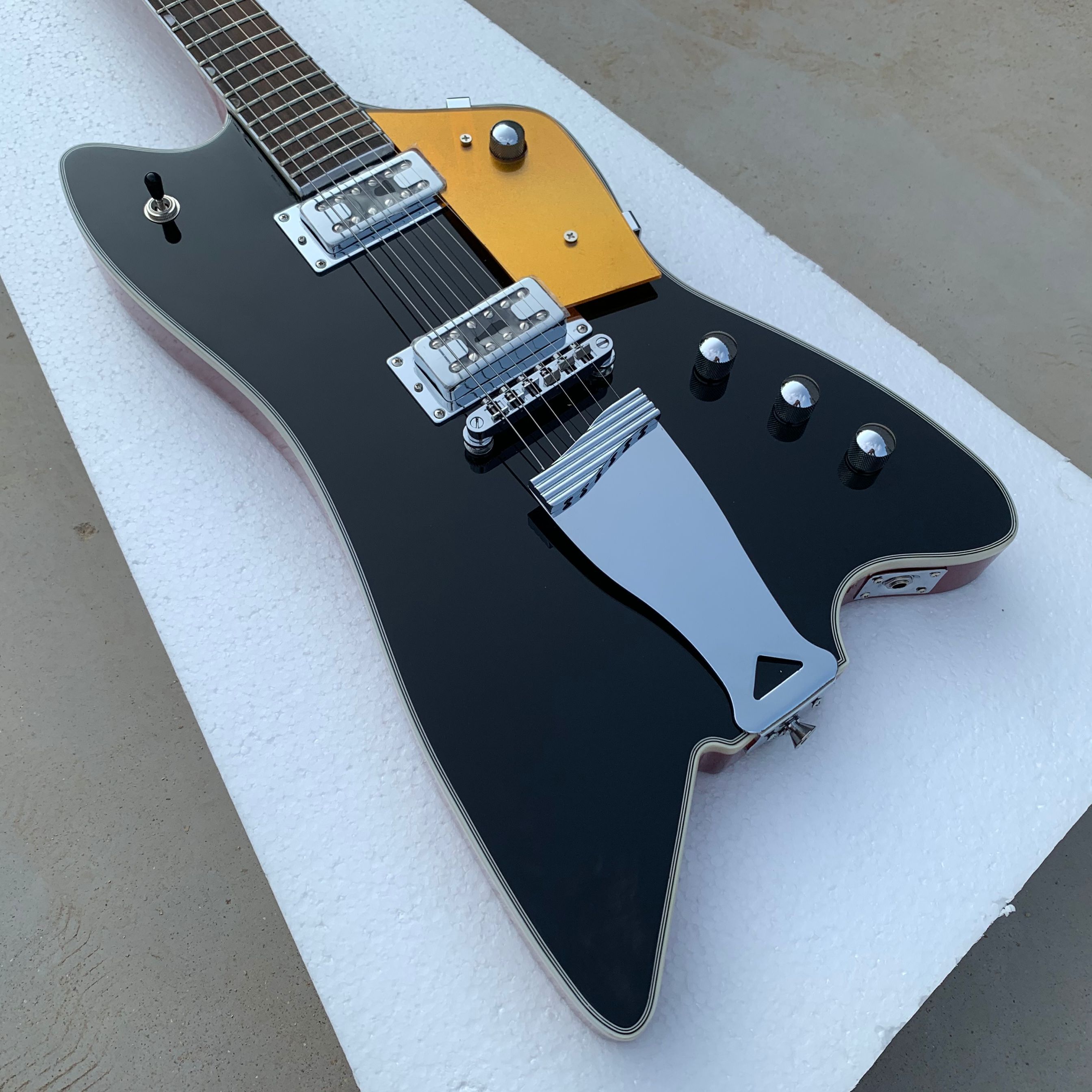 Custom G6199 Billy-Bo Jupiter Fire Thunderbird Black Top Electric Guitar Red Mahogany Body, Sparkle Gold Pickguard
Custom G6199 Billy-Bo Jupiter Fire Thunderbird Black Top Electric Guitar Red Mahogany Body, Sparkle Gold Pickguard