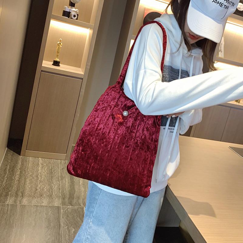 2020 New Winter Women's Korean Pleated Shoulder Bag Pearl Solid Color Large Capacity Soft Shopping Package D793, Black
2020 New Winter Women's Korean Pleated Shoulder Bag Pearl Solid Color Large Capacity Soft Shopping Package D793, Black
