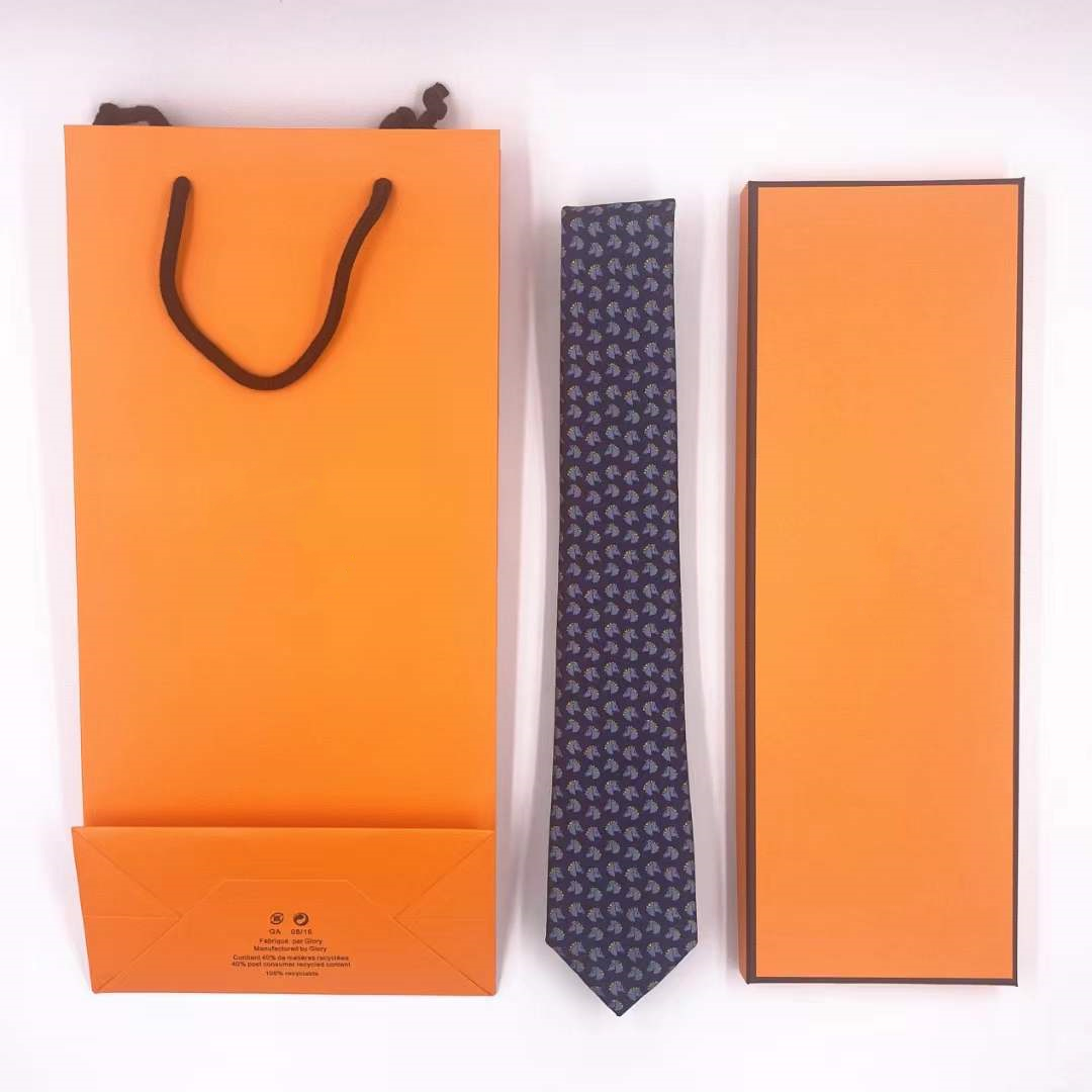 Designer Men's Tie Handmade Pure Silk Luxury horse Brand Classic Vintage Embroidery 7cm Wedding Talks Suit Business Casual Ties Fashion Accessories
Designer Men's Tie Handmade Pure Silk Luxury horse Brand Classic Vintage Embroidery 7cm Wedding Talks Suit Business Casual Ties Fashion Accessories