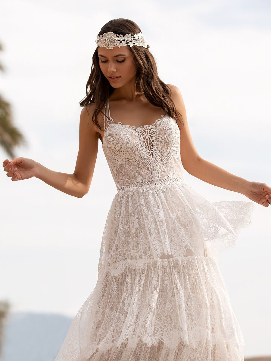 Bohemian Lace Wedding Dress 2022 Spaghetti Straps Floor Length Elegant Bridal Gowns Robe De Mariee Ruffles Skirt Vintage Bride