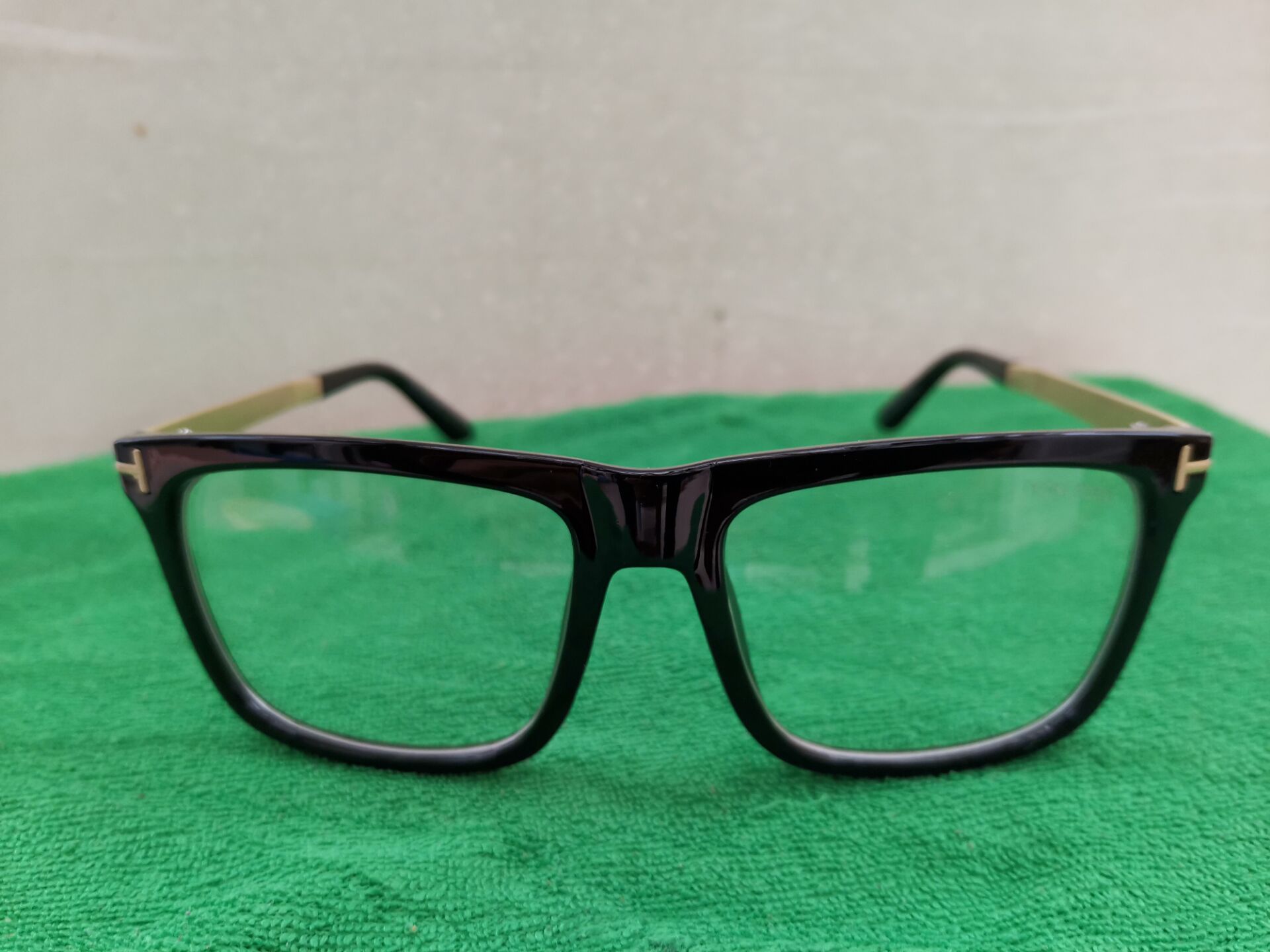 2021 New Man Woman Eyewear tom Fashion Designer Square Sun Glasses UV400 ford Lenses Trend Sunglasses 0392 5178 5179 With box, White;black
2021 New Man Woman Eyewear tom Fashion Designer Square Sun Glasses UV400 ford Lenses Trend Sunglasses 0392 5178 5179 With box, White;black