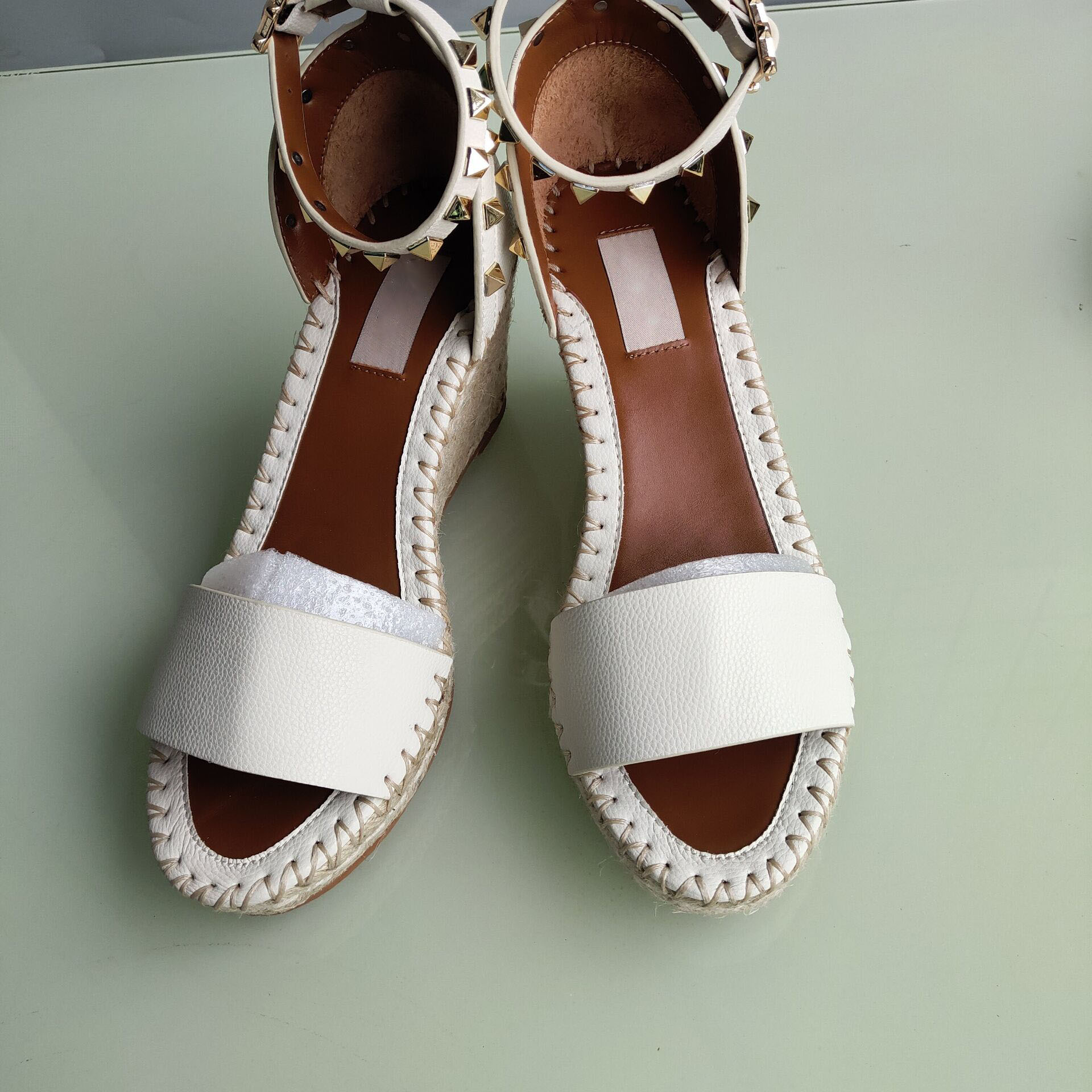 European big name luxury goods, style women's sandal fine heel shoes, sandals, formal , Woven sole genuine leather, more color, Green
European big name luxury goods, style women's sandal fine heel shoes, sandals, formal , Woven sole genuine leather, more color, Green