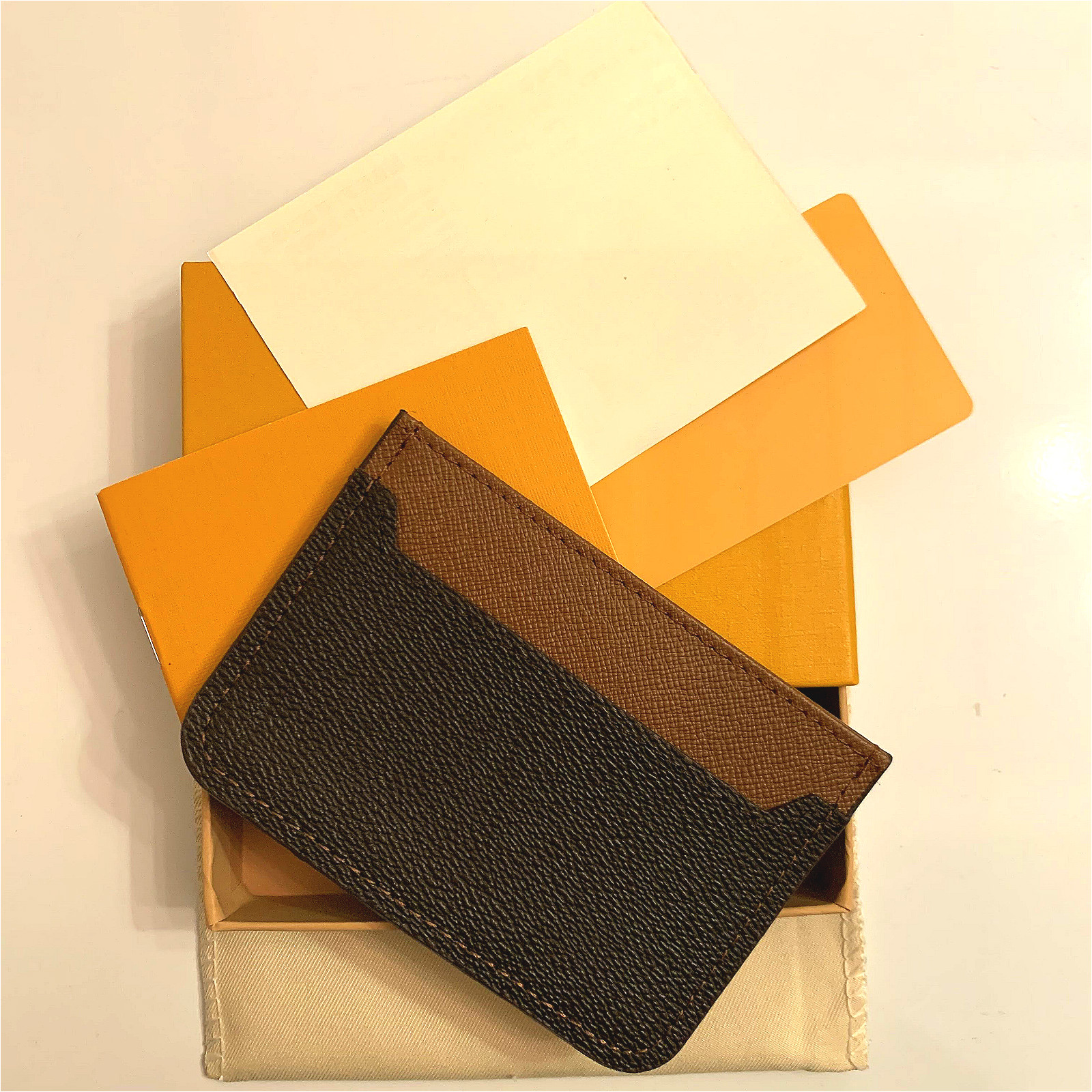 Excellent Quality Pocket Organizer NM damier red men and women Real leather passport wallets card holder N63144 purse id wallet bifold bags, With box
Excellent Quality Pocket Organizer NM damier red men and women Real leather passport wallets card holder N63144 purse id wallet bifold bags, With box
