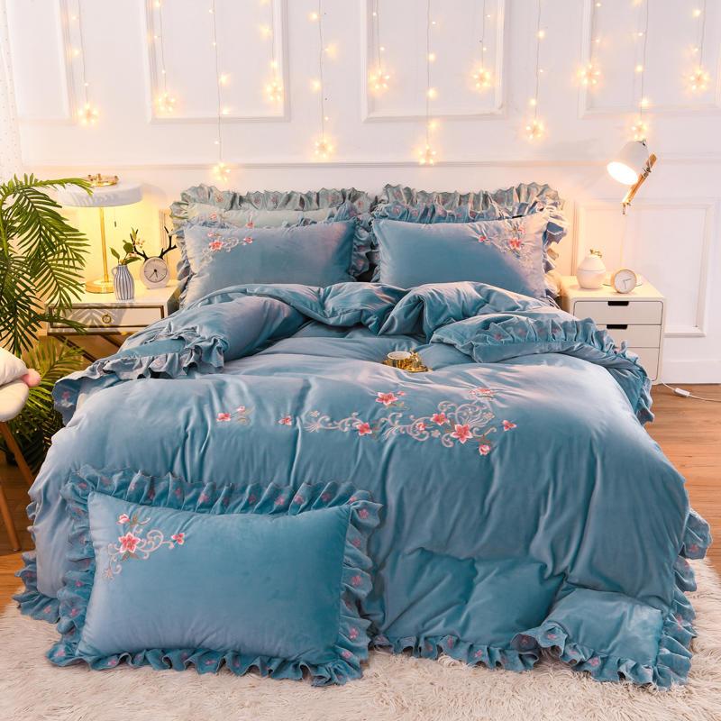 2020 new products Thick quilted crystal velvet Bed skirt Pillowcases 4Pcs Solid color embroidery lace Princess bedding
2020 new products Thick quilted crystal velvet Bed skirt Pillowcases 4Pcs Solid color embroidery lace Princess bedding