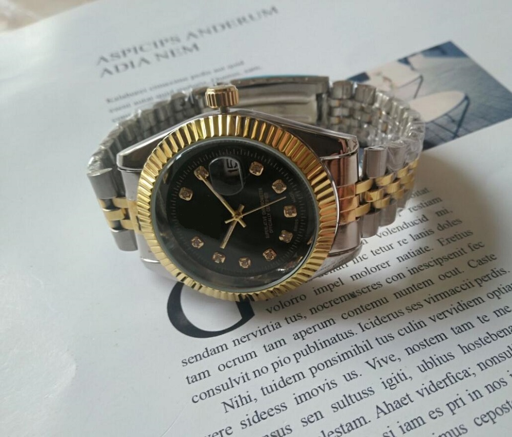 Top brand men Lovers women watch quartz movement all diamond iced out watch high quality designer watches lady watches montre de luxe, As pic
Top brand men Lovers women watch quartz movement all diamond iced out watch high quality designer watches lady watches montre de luxe, As pic