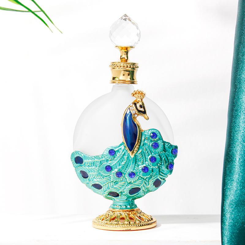 1Pcs 15Ml Metal Perfume Bottle With Dropper Hollow Alloy Wedding Gift Decoration Royal Peacock Type essential Oil Bottle
1Pcs 15Ml Metal Perfume Bottle With Dropper Hollow Alloy Wedding Gift Decoration Royal Peacock Type essential Oil Bottle