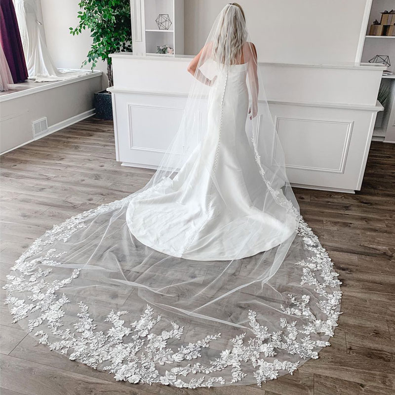 Charming 3M Long Wedding Veils With Lace Applique Edge One Layer Round Cathedral Length Veils With Comb Soft Chapel Bridal Veil, Ivory
Charming 3M Long Wedding Veils With Lace Applique Edge One Layer Round Cathedral Length Veils With Comb Soft Chapel Bridal Veil, Ivory