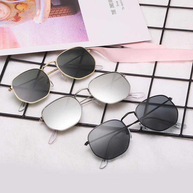 Classic square metal polygon sunglasses female fashion sunglasses European and American retro glasses for men and women1
Classic square metal polygon sunglasses female fashion sunglasses European and American retro glasses for men and women1