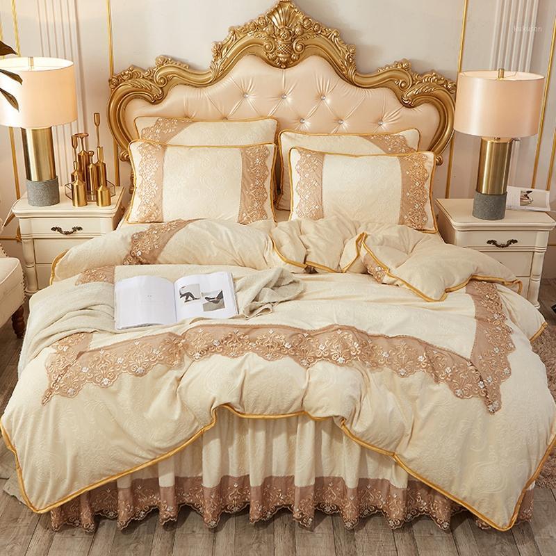 2020 Elegant Bedding Set Velvet Bed Skirt Lace Duvet Cover Pillowcase For Winter1
2020 Elegant Bedding Set Velvet Bed Skirt Lace Duvet Cover Pillowcase For Winter1