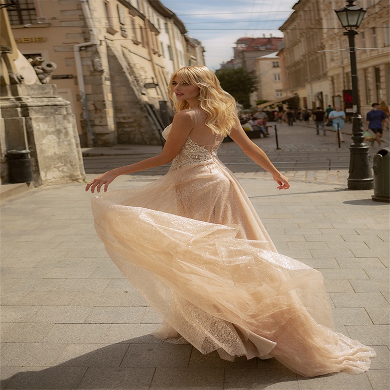 Champagne Chic Wedding Dresses A Line Boho Bling Sequins Sleeveless Appliqued Lace Bridal Gowns Custom Made Ruched Tulle Robes De Mariée