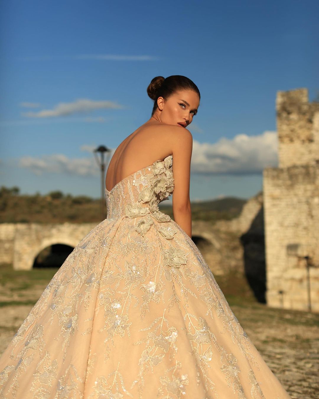 Lace Wedding Champagne Dresses Strapless Neck A Line Sequined Bridal Gowns 3D Appliqued Sweep Train Robe De Marie ppliqued