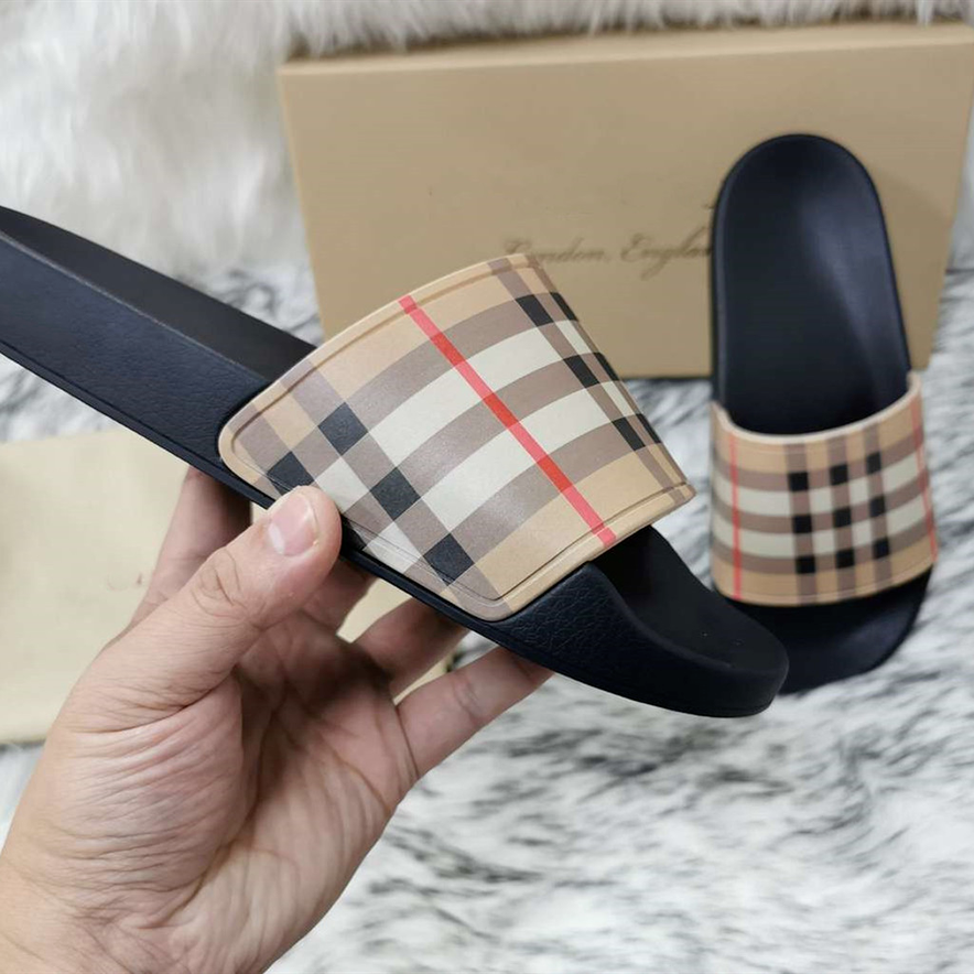 Mens Womens Pair Summer Slides London Sandals Beach Slide Slippers Ladies Sandali Firmati Da Shoes Plaid Print Leather Flowers Bee 36-46, Black
Mens Womens Pair Summer Slides London Sandals Beach Slide Slippers Ladies Sandali Firmati Da Shoes Plaid Print Leather Flowers Bee 36-46, Black
