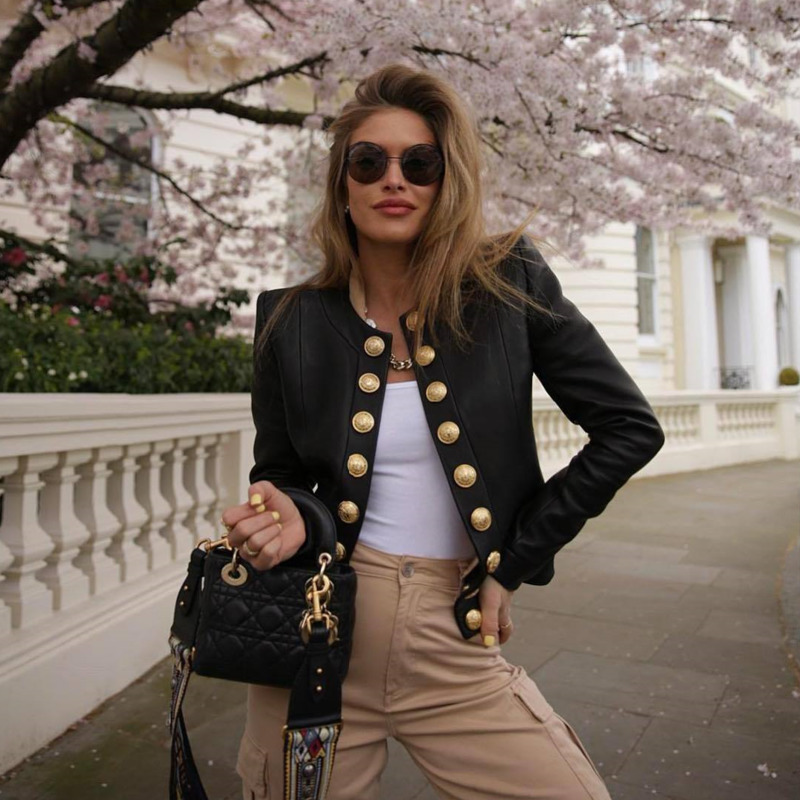 Women's 2020 winter luxury fashion short new coat with long solid black sleeves high street single-breasted jacket
Women's 2020 winter luxury fashion short new coat with long solid black sleeves high street single-breasted jacket