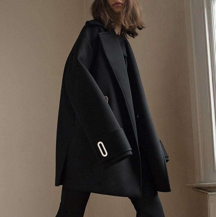 2021 autumn winters in Europe and the United States lapel metal buckle black long sleeve long wool overcoat lady's cloth
2021 autumn winters in Europe and the United States lapel metal buckle black long sleeve long wool overcoat lady's cloth