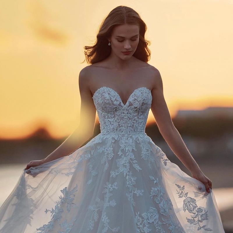 Charming Boho Wedding Dress Lace A Line Sweetheart Neck Open Back Sweep Train Corset Beach Long Bridal Wedding Gowns Robes Marriage Bride Dresses Vest