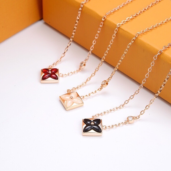 Luxury Designer Jewelry Women Necklace red agate necklace with four leafs flower pendany brass silver gold earrings suits fashion Jewelry
Luxury Designer Jewelry Women Necklace red agate necklace with four leafs flower pendany brass silver gold earrings suits fashion Jewelry
