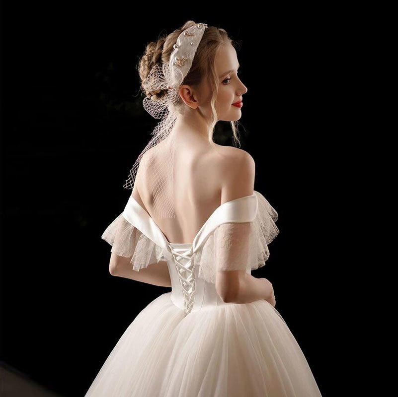 2021 New Arrival Tule Ruffles Outside Shoulder Wedding Dress Dressed Robe Mariage, 1087 CAD4, Same as the photos
2021 New Arrival Tule Ruffles Outside Shoulder Wedding Dress Dressed Robe Mariage, 1087 CAD4, Same as the photos