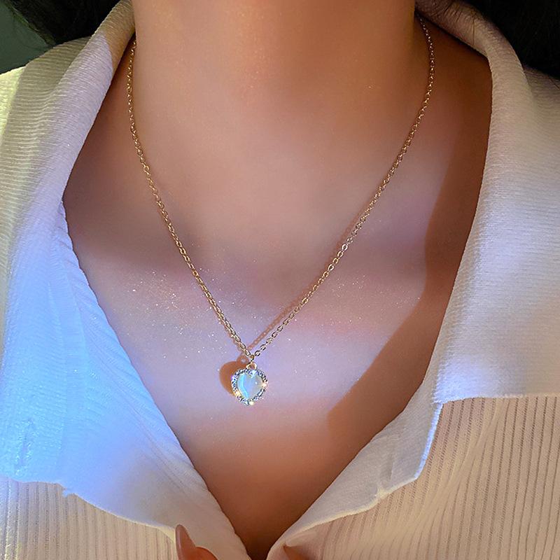 Pendant Necklaces Trendy Fine Gold Heart Shaped Opal Chain Necklace For Women Temperament Jewelry Shiny Zircon Wedding Gift
Pendant Necklaces Trendy Fine Gold Heart Shaped Opal Chain Necklace For Women Temperament Jewelry Shiny Zircon Wedding Gift