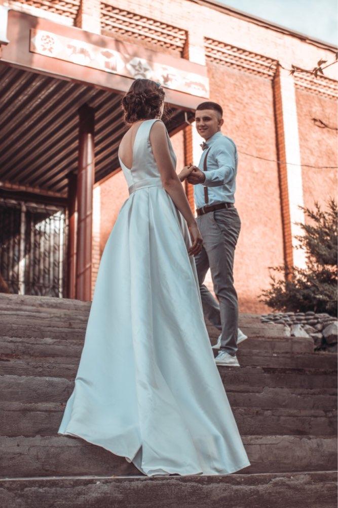 Boho Satin Dresses A-Line Scoop With Plunging Back Robe Mariage Femme Sweep Train Bodice Bridal Dress Wedding Gowns P50 0509 0510