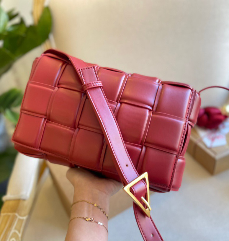 Classic woven shoulder bag women luxury bags cross body fashion lady temperament handbag high quality Wallet, Make up for price
Classic woven shoulder bag women luxury bags cross body fashion lady temperament handbag high quality Wallet, Make up for price