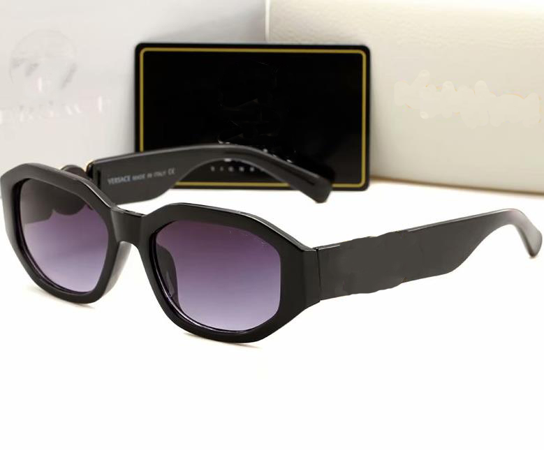 New Fashion 4361 Men women sunglasses PC lens Glasses full PC frame Eyewear Clear Lenses Sunglasses occhiali lentes Lunette De Soleil
New Fashion 4361 Men women sunglasses PC lens Glasses full PC frame Eyewear Clear Lenses Sunglasses occhiali lentes Lunette De Soleil